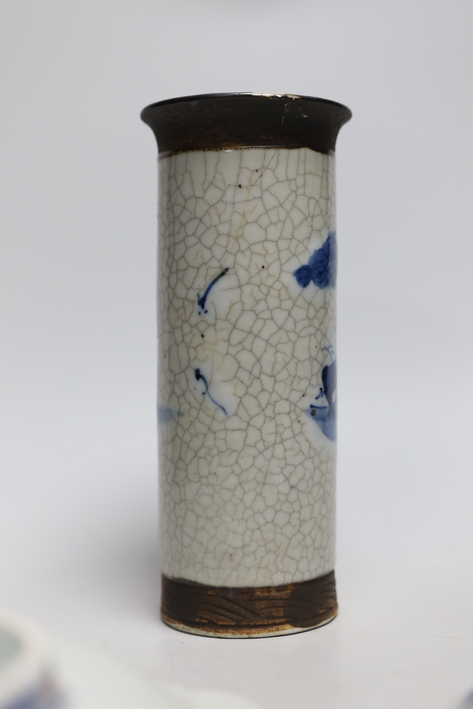 A Chinese crackle glaze vase, 20cm tall, together two Imari dishes